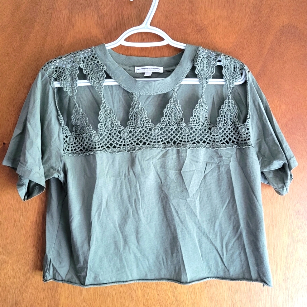 AE Don't Ask Why Crochet Trim Crop Tee